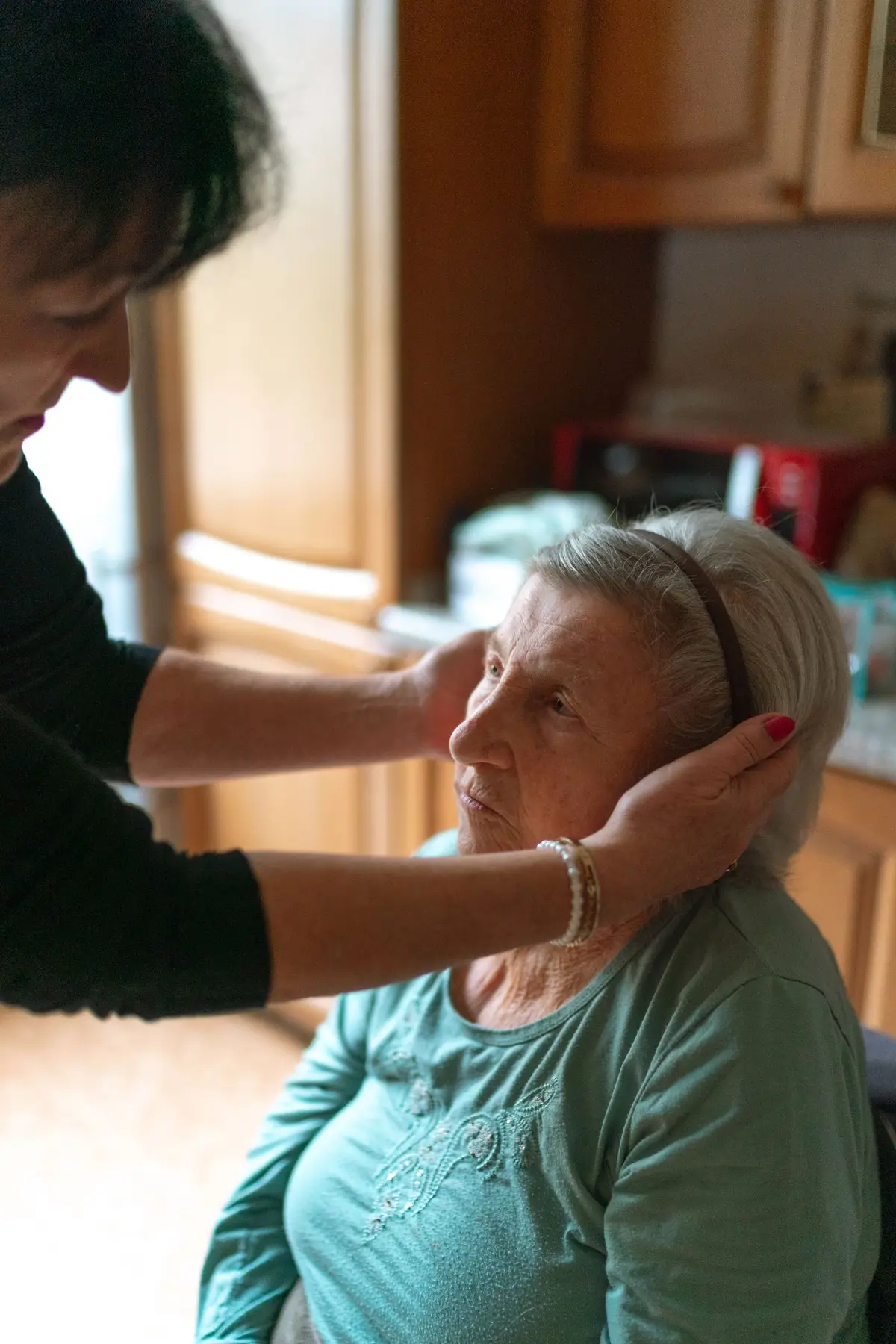 Caregiver helping an older woman at home (A caregiver guide to safer bathing in the Houston area)